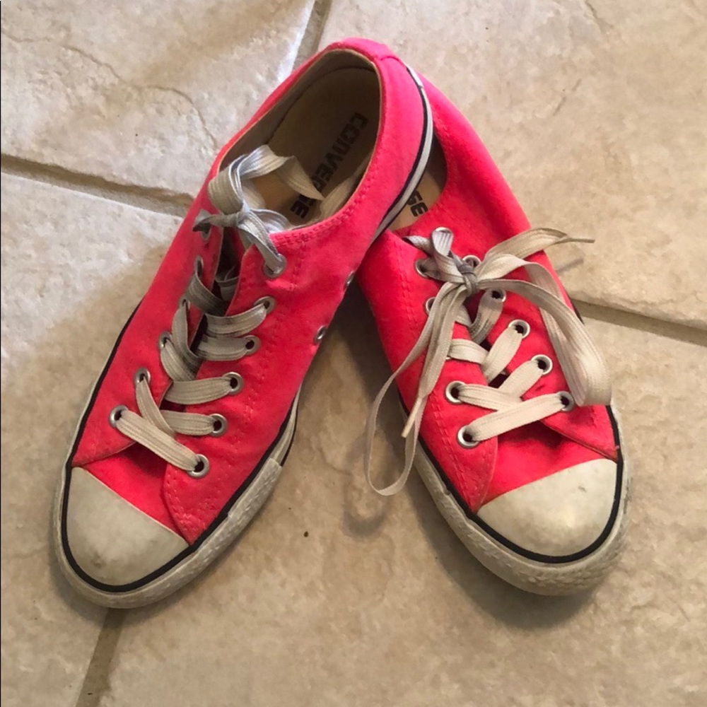 Women’s size 10 converse